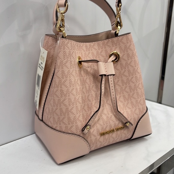 MICHAEL KORS 35F2GM9M1B MERCER SMALL BUCKET DRAWSTRING CROSSBODY
Dk Powder Blush - Picture 10 of 16